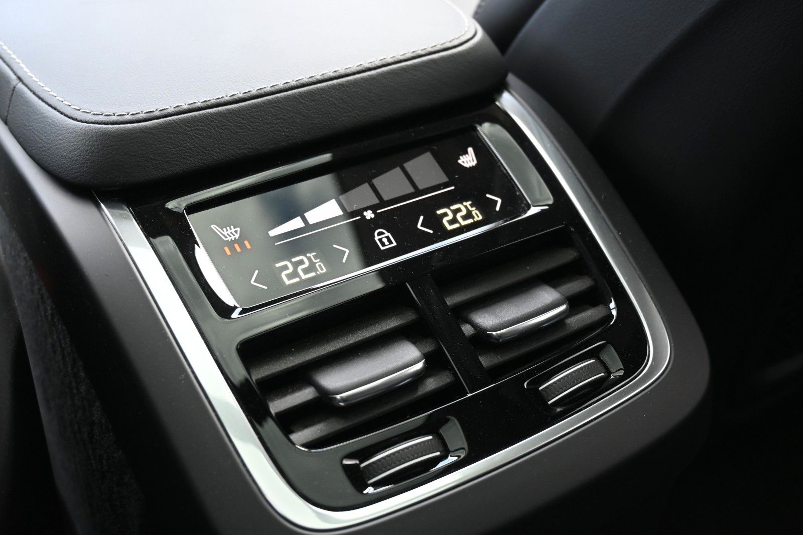 Fahrzeugabbildung Volvo XC90 B5 Ultimate Bright AWD MASS*LUFT*BW*HUD*AHK