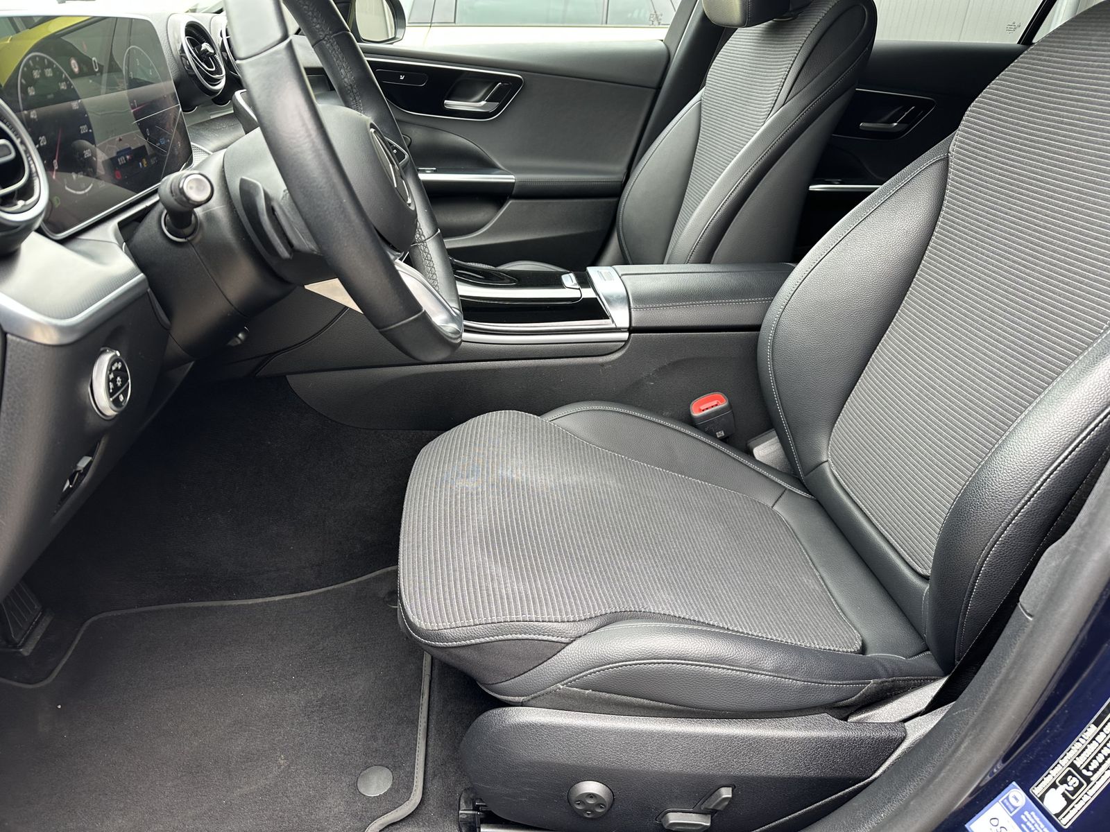 Fahrzeugabbildung Mercedes-Benz C 220d T Avantgarde NAV+LED+KAMERA+VCOCKPIT+TOTW