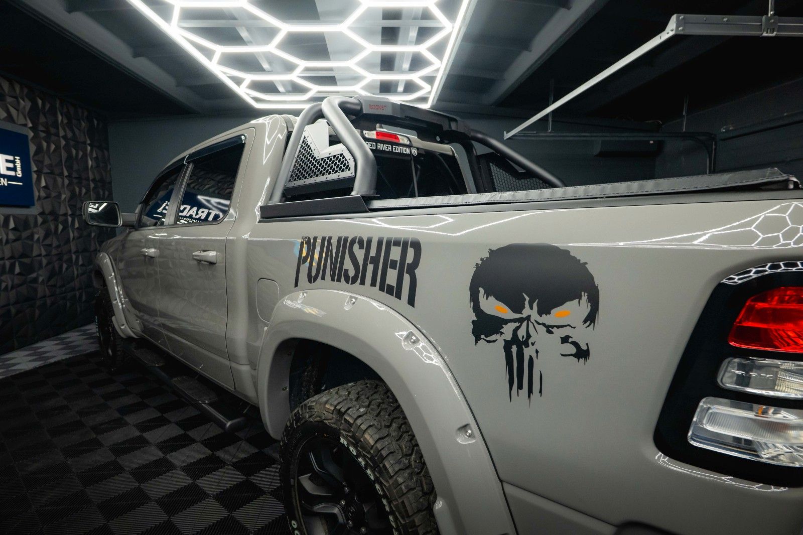 Fahrzeugabbildung Dodge RAM 5.7 V8 HEMI 4x4 OFFROAD Night PUNISHER 19%