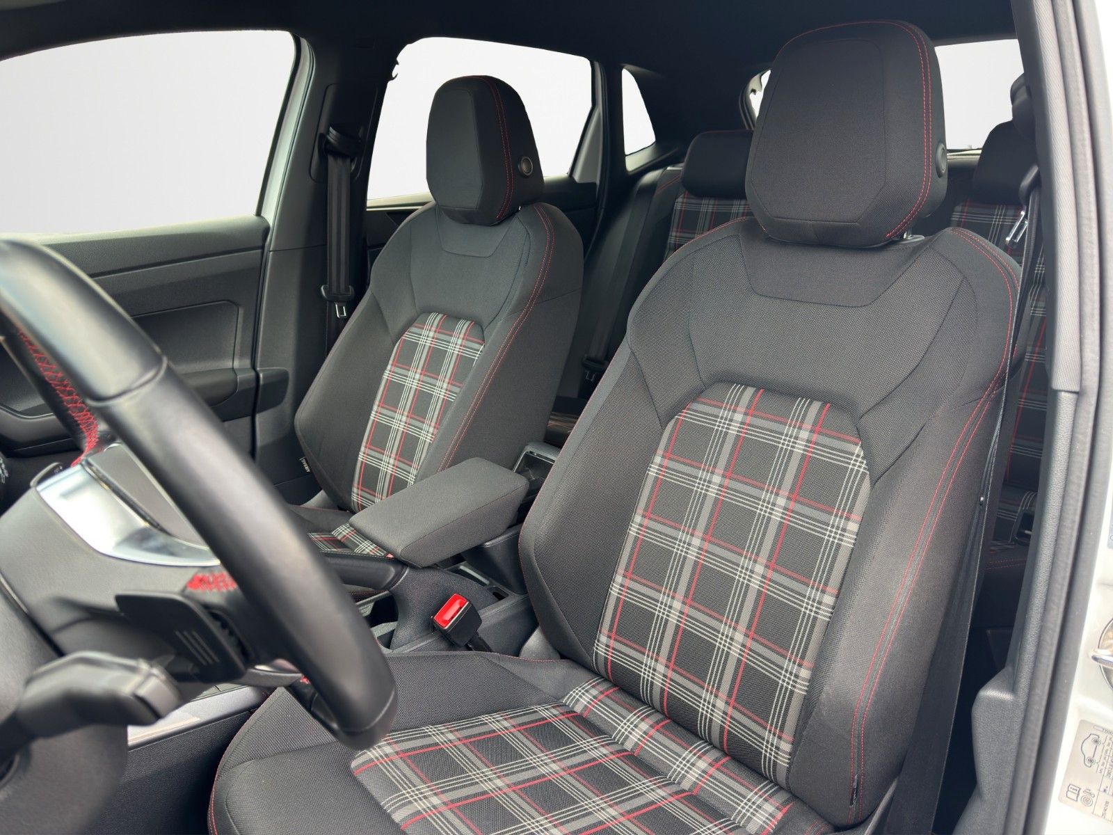 Fahrzeugabbildung Volkswagen POLO GTI 2.0TSI DSG KEYLESS KAM ACTIVEINFO BEATS