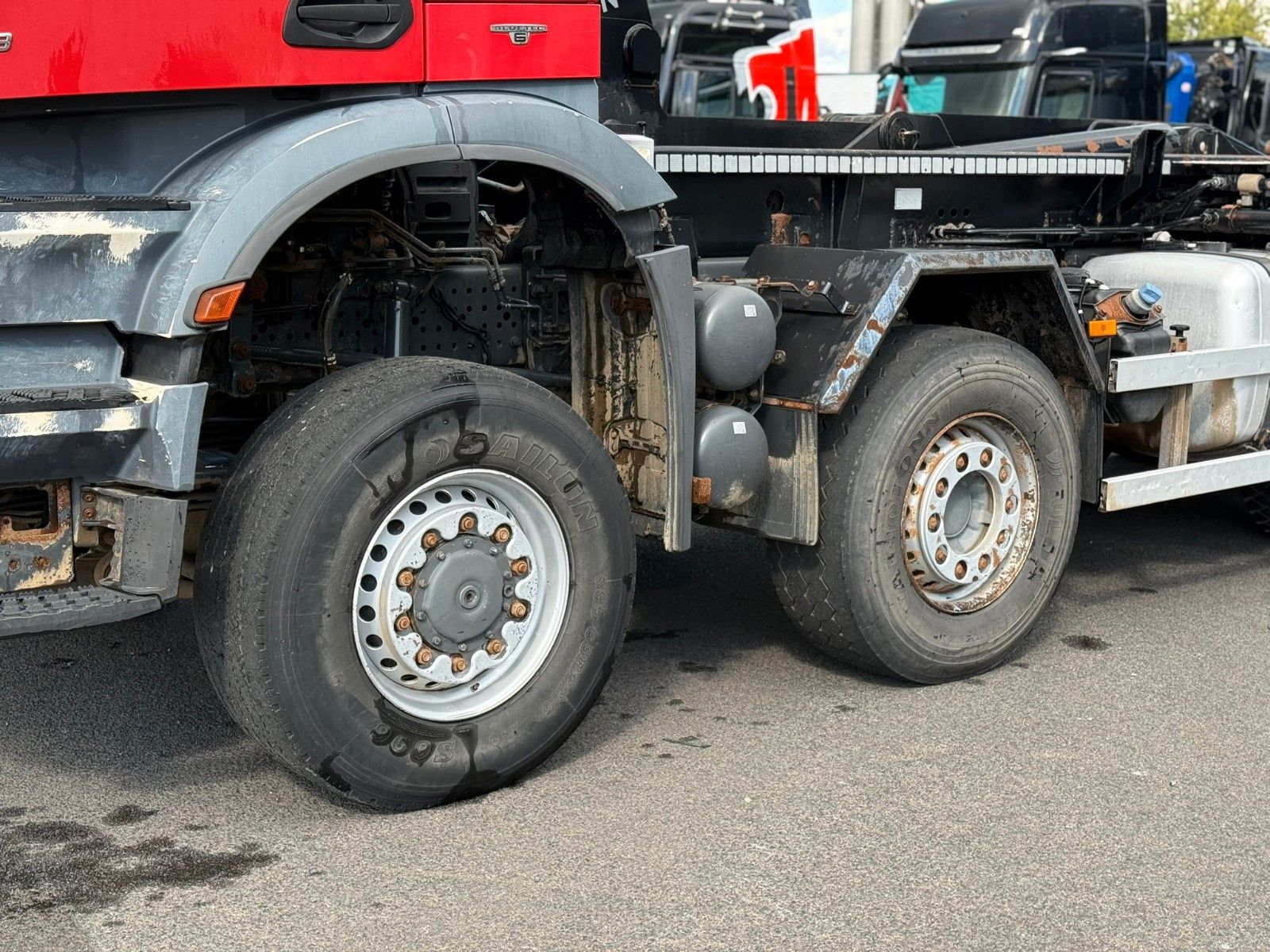 Fahrzeugabbildung Mercedes-Benz Arocs 4148 8x6 Gergen Abrollkipper