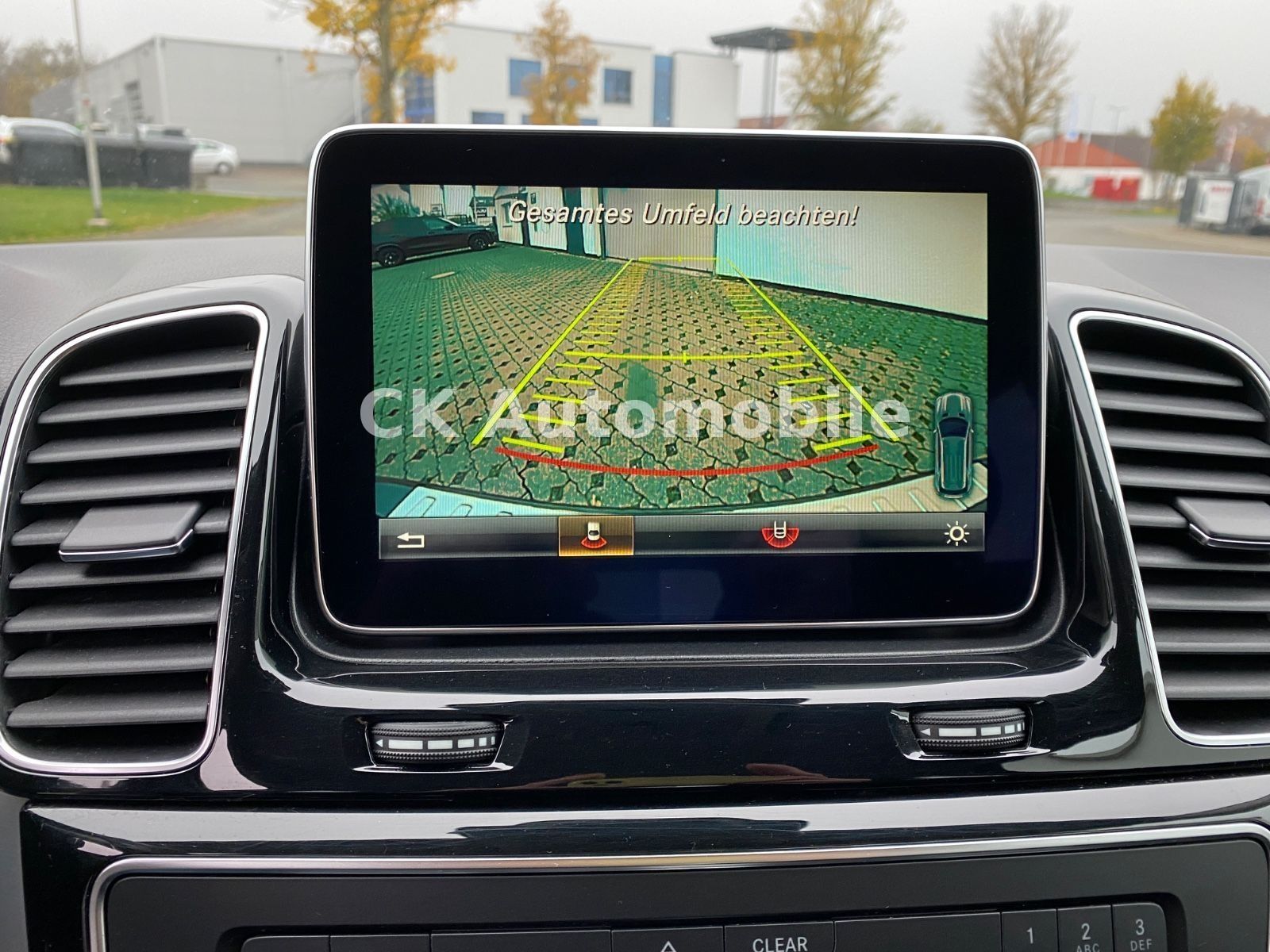 Fahrzeugabbildung Mercedes-Benz GLE 350d 4Matic/Navi/Rückfahrkamera/Tempomat