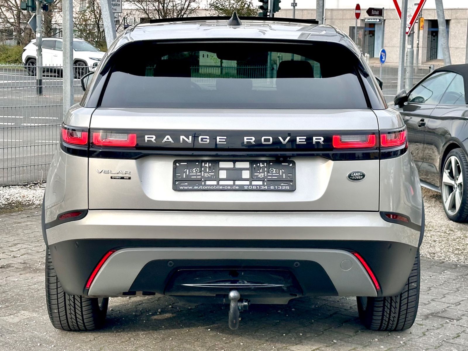Fahrzeugabbildung Land Rover RANGE ROVER VELAR SE*MOD.2021+AHK+PANO+U.V.M*