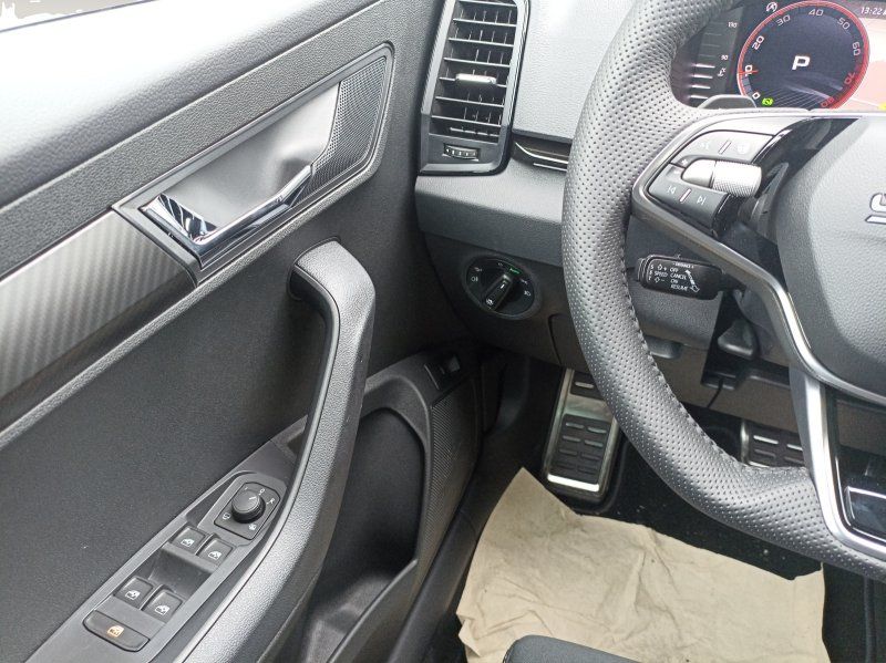 Fahrzeugabbildung SKODA Karoq 1.5 TSI DSG Sportline