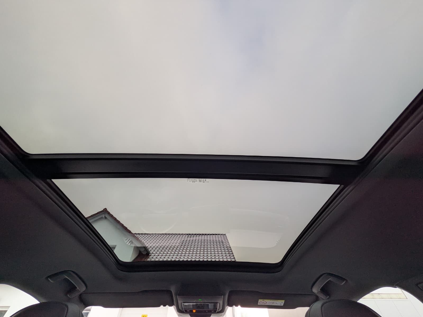 Fahrzeugabbildung Volkswagen Tayron 2.0 TDI 4M R-Line BLACK*7Si*MATRIX*PANO