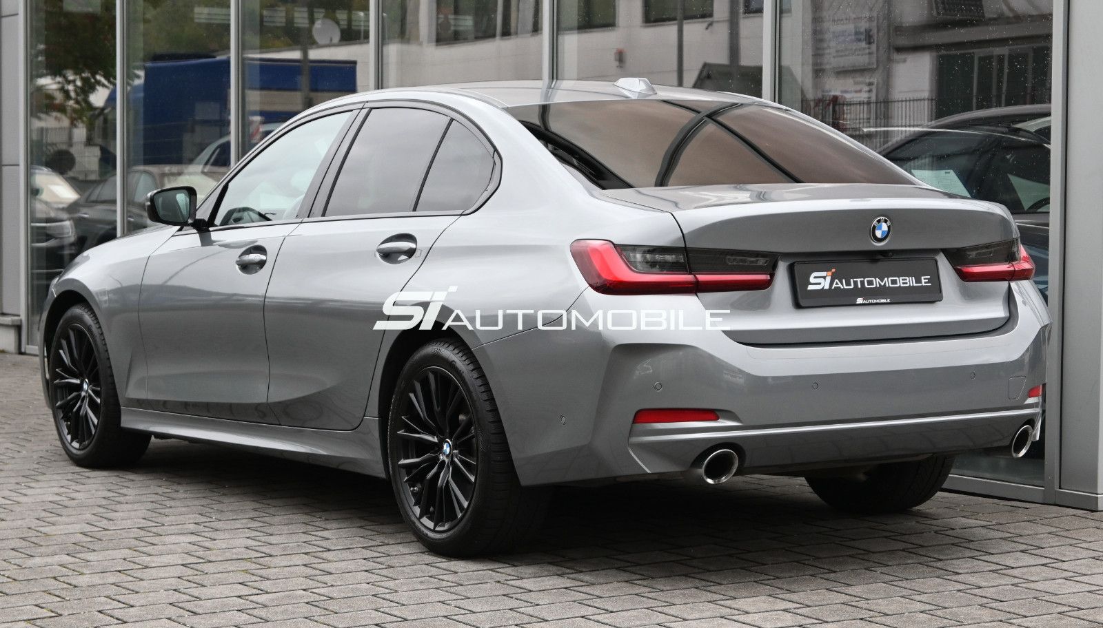 Fahrzeugabbildung BMW 330d xDrive °HEAD-UP°PRIVACY°STANDHEIZUNG°8FACH