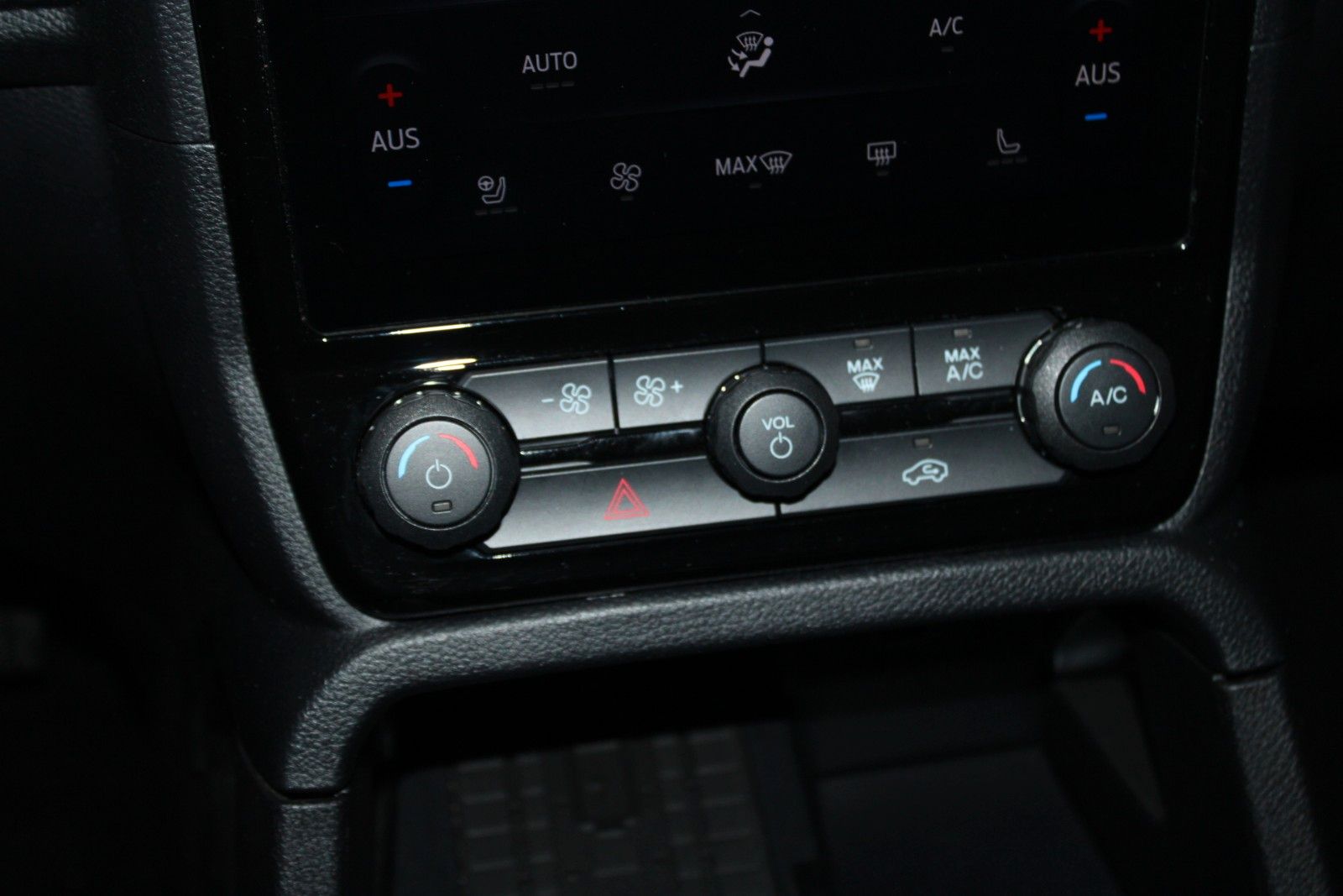 Fahrzeugabbildung Ford Ranger Wildtrak Automatik AHK STDH ACC CAM B&O