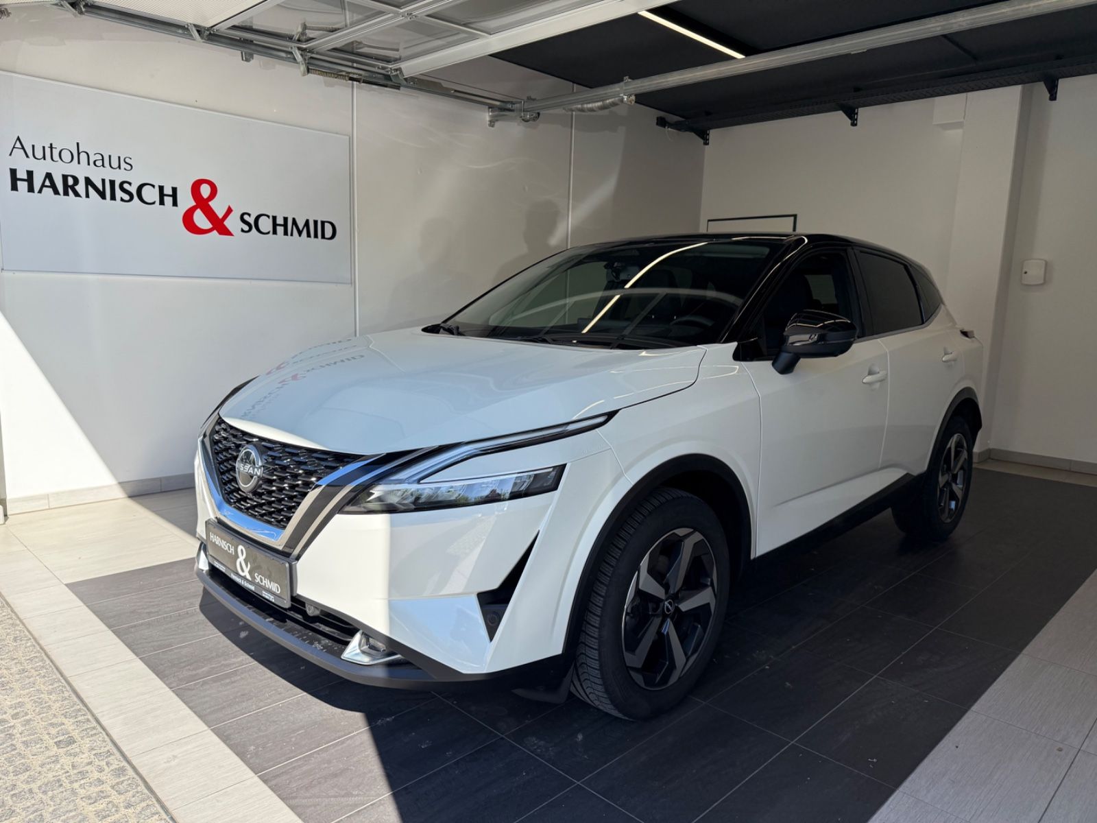 Fahrzeugabbildung Nissan Qashqai N-Connecta 1.3DIG-T Business Technologie