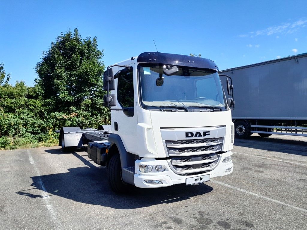 Fahrzeugabbildung DAF FA XB 260 12t reparierter Wasserschaden
