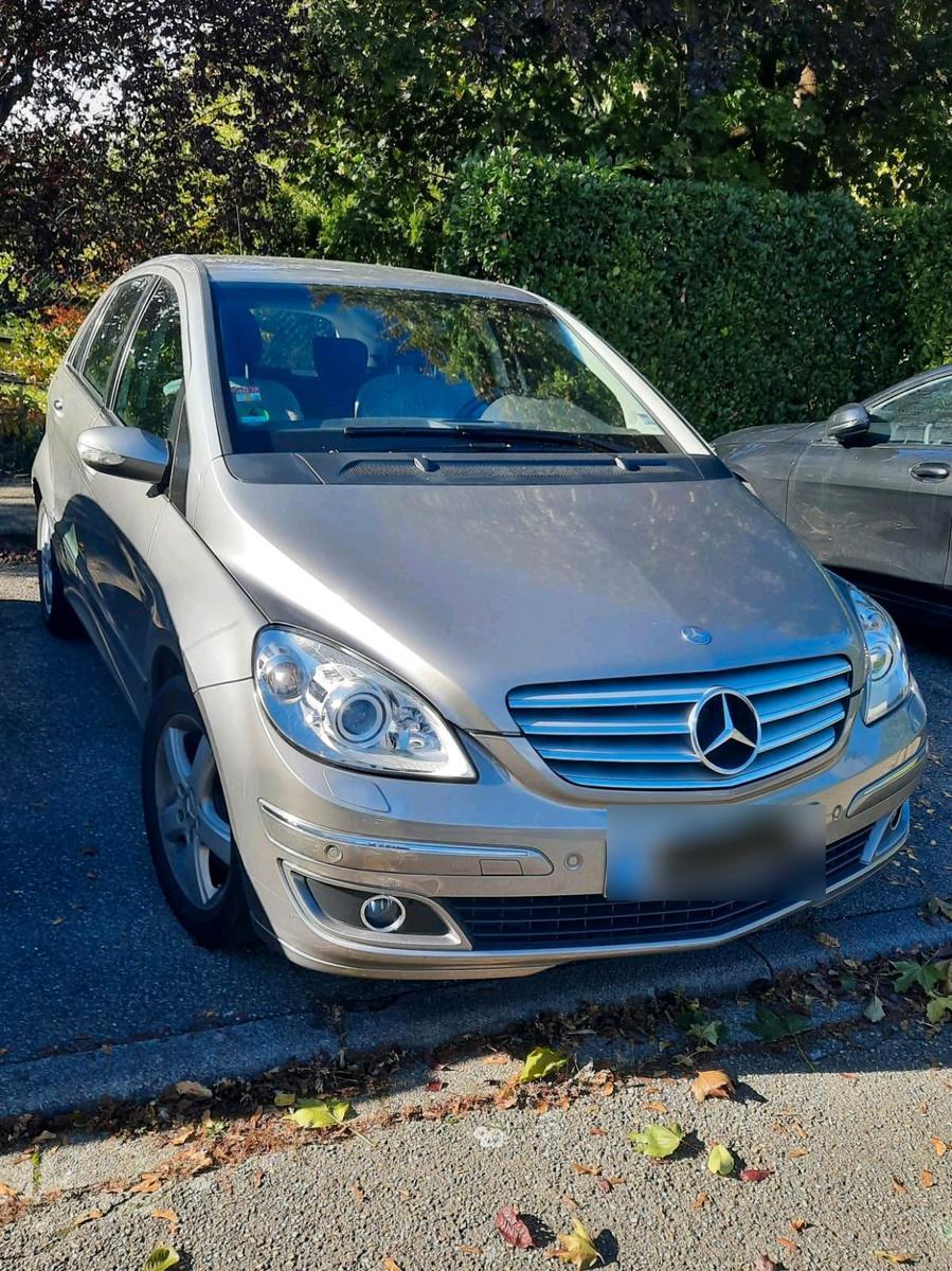Mercedes-Benz B 200