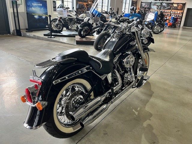 Fahrzeugabbildung Harley-Davidson FLSTNI Softail Deluxe Custom 96cui Twin Cam