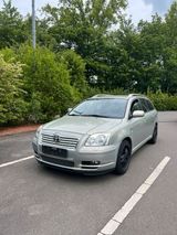 Toyota 2005 Toyota Avensis Kombi Diesel - Toyota Avensis aus 2005 mit Diesel-Antrieb