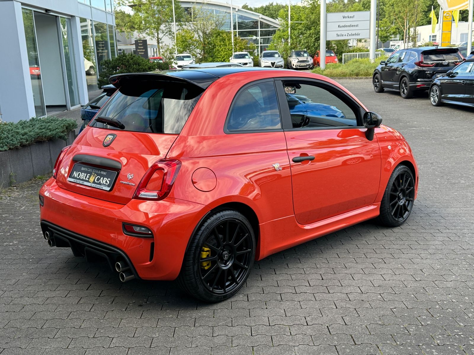 Fahrzeugabbildung Abarth 695 Competizione BEATS NAVI SABELT