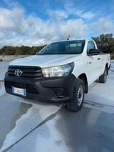 Toyota Hilux 2.4 D-4D 4WD 2 porte Single Cab Com - weiße Toyota Hilux