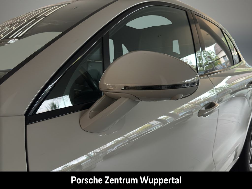 PORSCHE Macan 2023