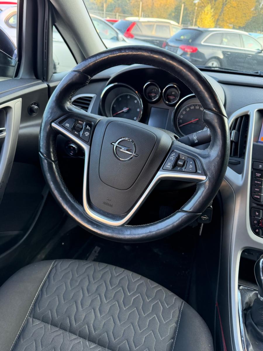 Opel Astra 2013 — photo 15
