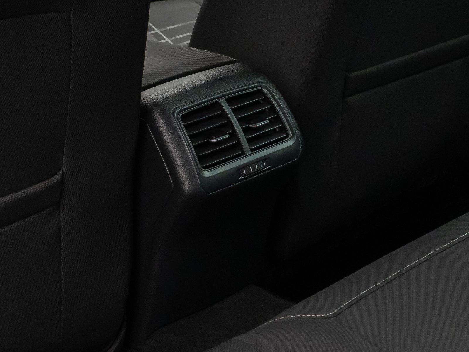 Fahrzeugabbildung Volkswagen Golf VII Variant Lounge BMT Sitzhzg Navi AHK