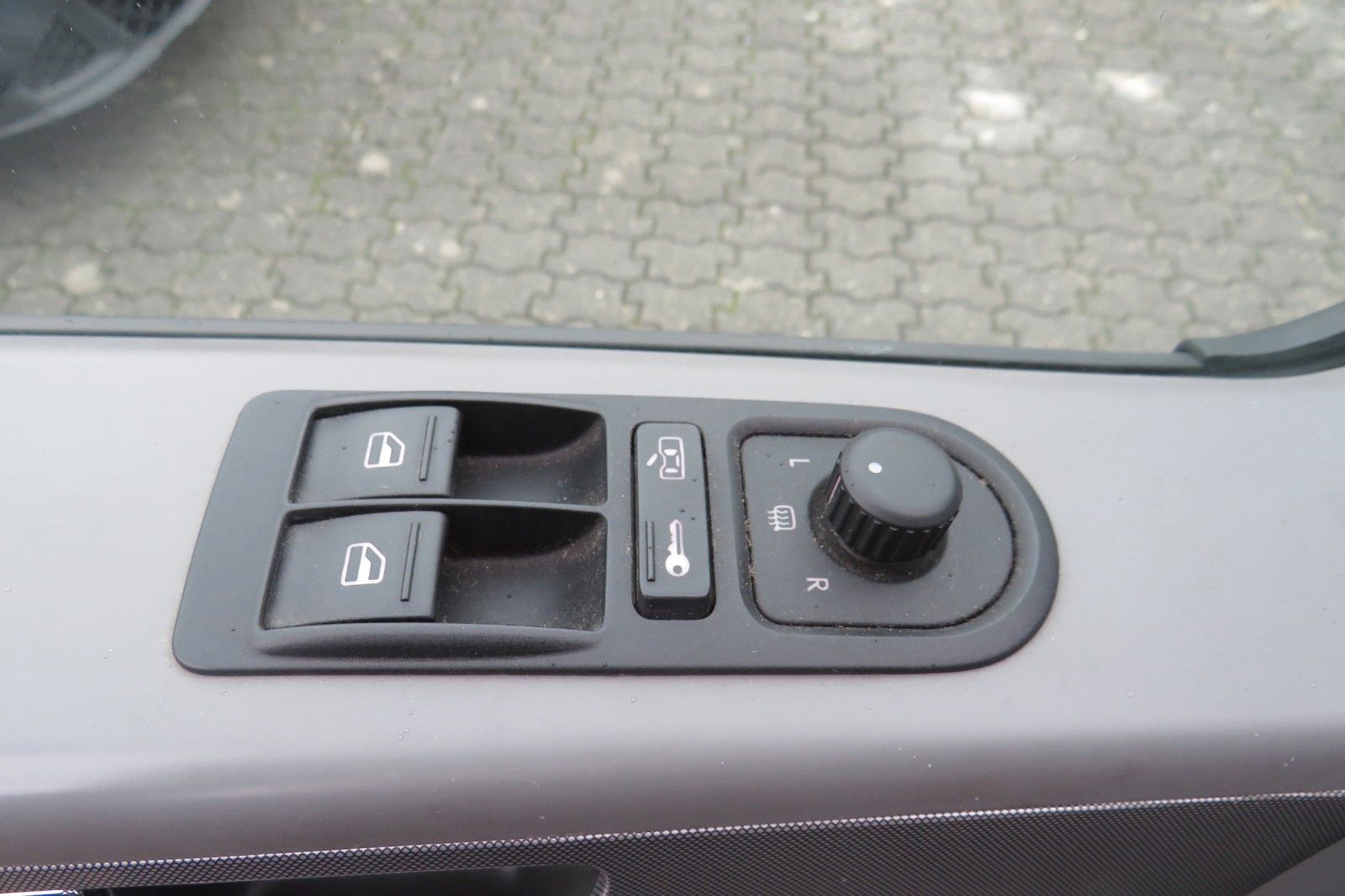 Fahrzeugabbildung Volkswagen T5 California 1.H SCHECKHEFT MOTOR TEILÜBERHOHLT