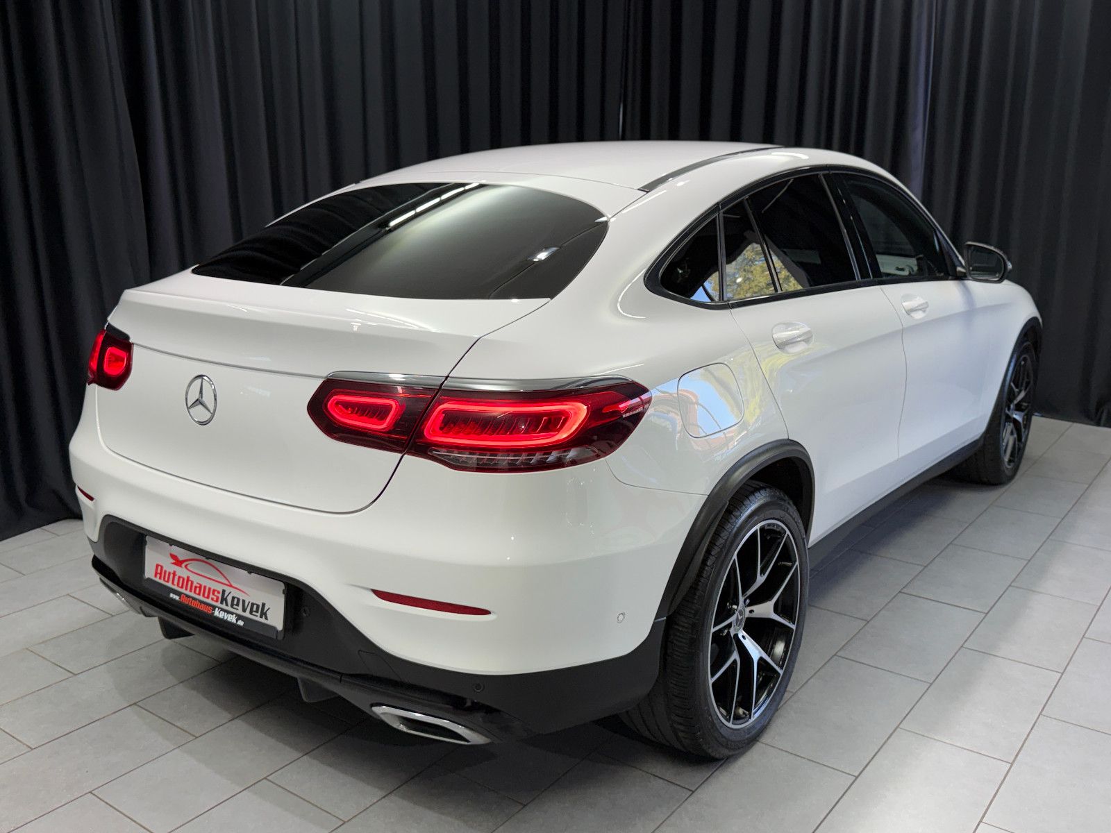 Fahrzeugabbildung Mercedes-Benz GLC 300 d Coupe 4Matic |AMG-LINE|AHK|PANO|LED