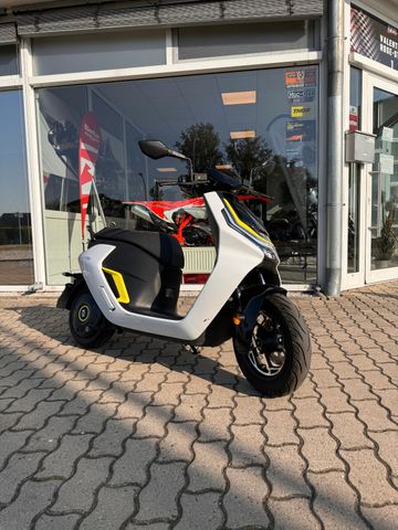 CFMOTO Zeeho AE6+ Elektroroller B196 - A1