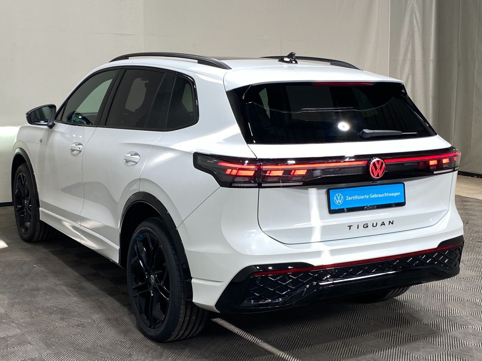 Volkswagen Tiguan R-Line 2.0 TDI DSG 4M Black Style PANO foto 5