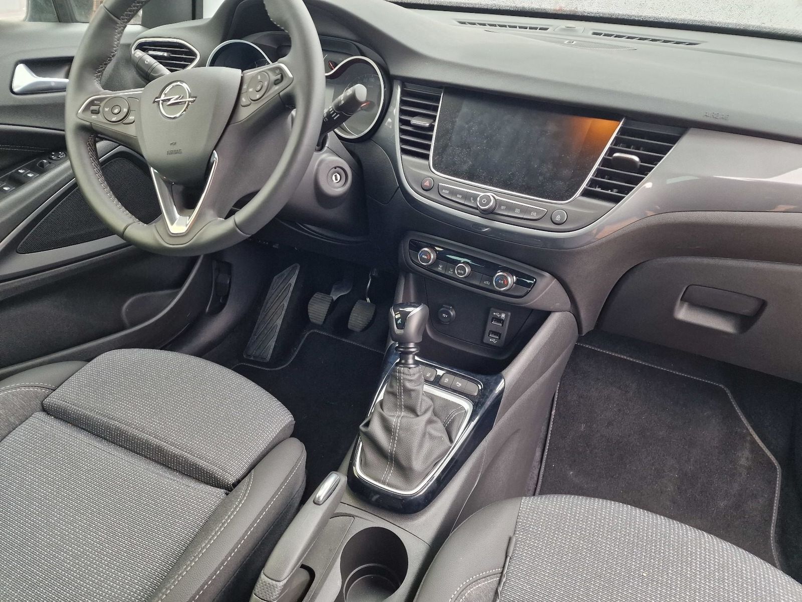 Fahrzeugabbildung Opel Crossland Elegance Paket, Navi,Kamera,Sitzh.