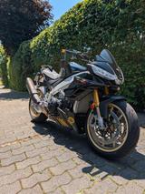 Aprilia Tuono V4 1100 Factory, Akrapovic, Schmiederäder - APRILIA NAKED BIKE