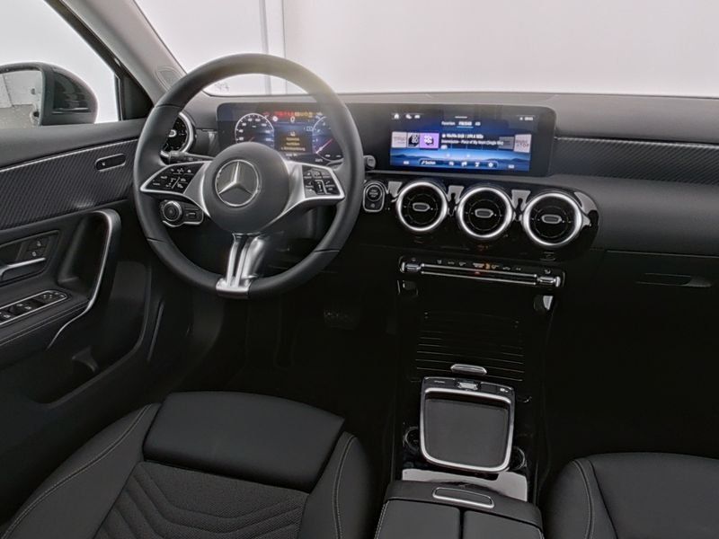 Fahrzeugabbildung Mercedes-Benz A 180 Progressive *LED*Kamera*MBUX*PDC*SHZ*7GDCT