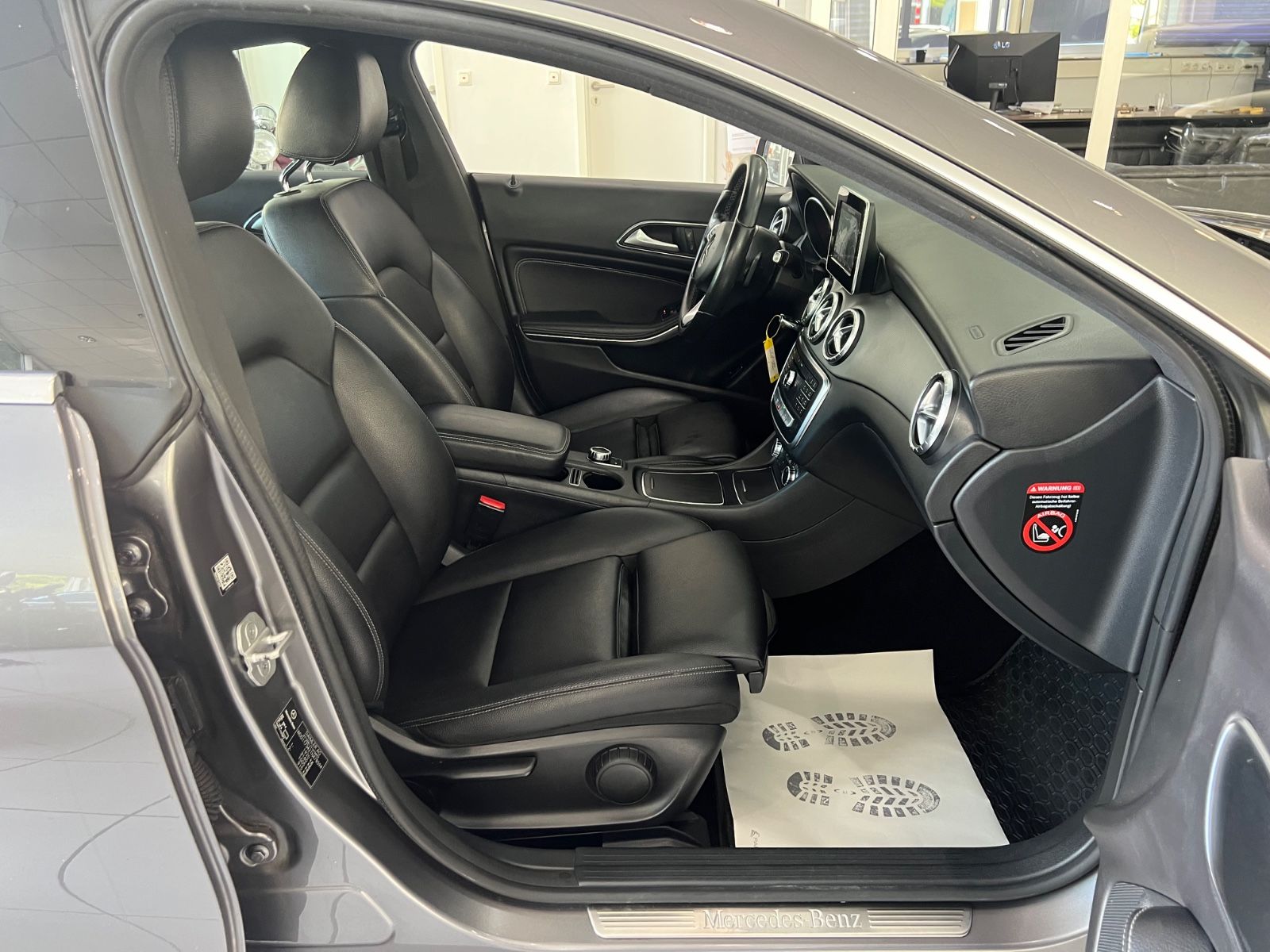 Fahrzeugabbildung Mercedes-Benz CLA 180 Sport Paket * VOLL-LEDER* LED *FACELIFT