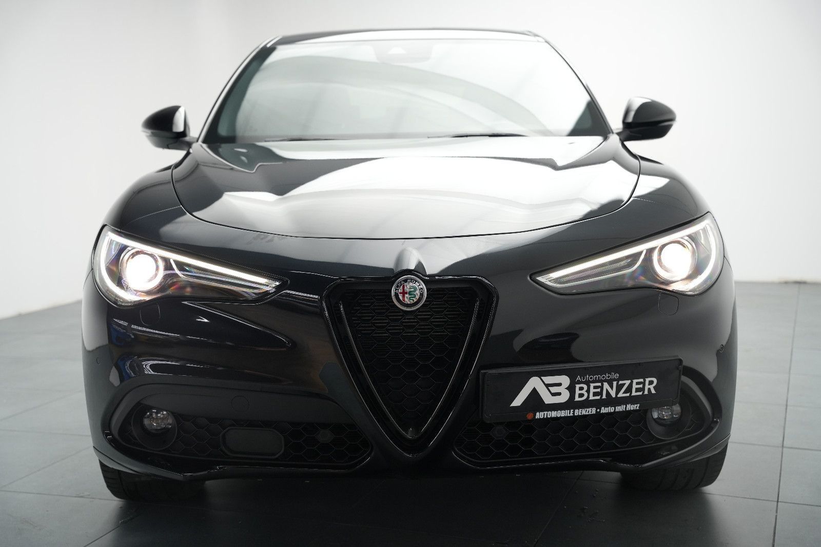 Fahrzeugabbildung Alfa Romeo Stelvio Veloce *Kamera*Leder*Memory*AllBlack