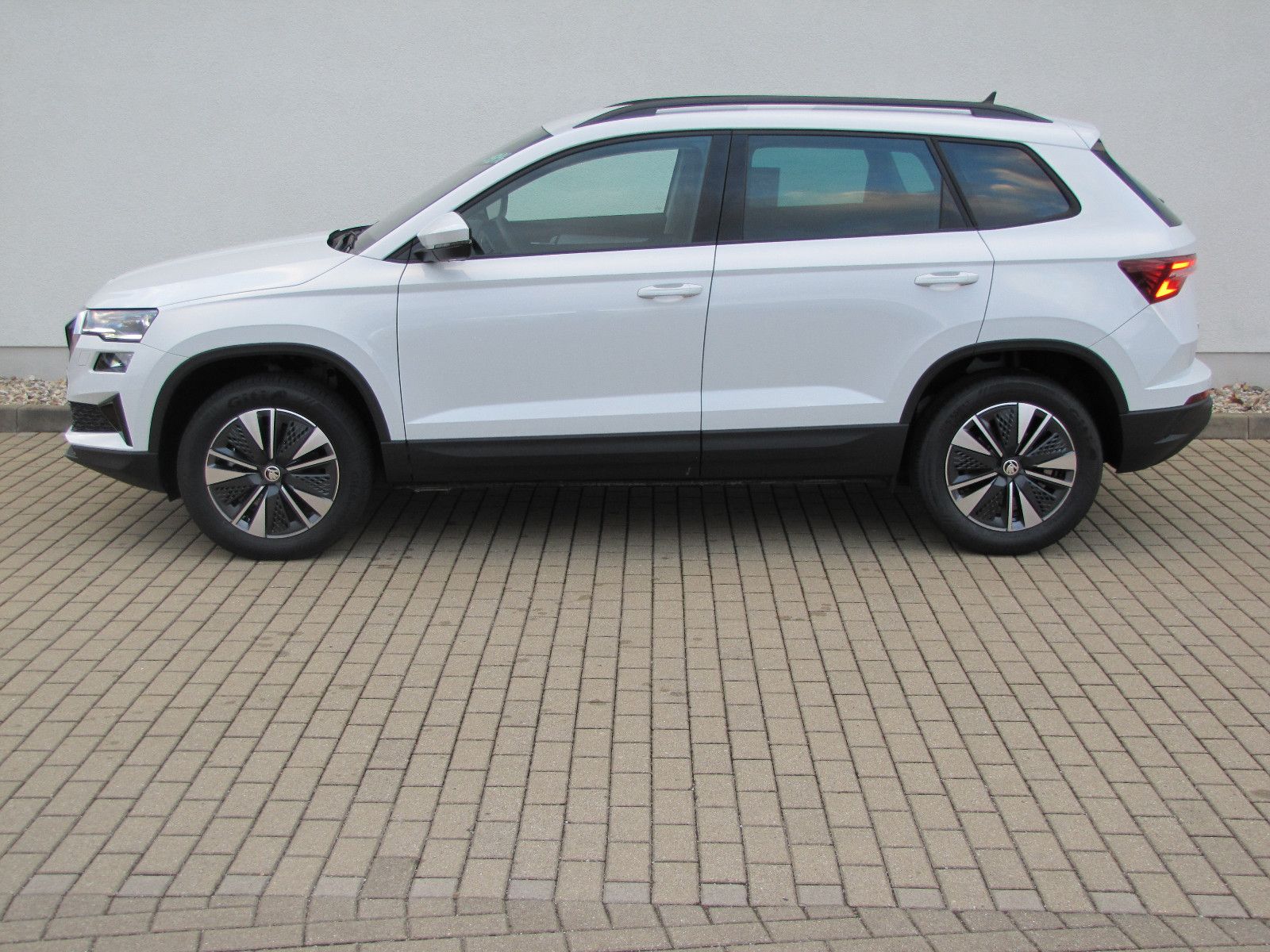 Fahrzeugabbildung SKODA Karoq Selection 2.0l TDI 150PS 7-Gang DSG 4x4