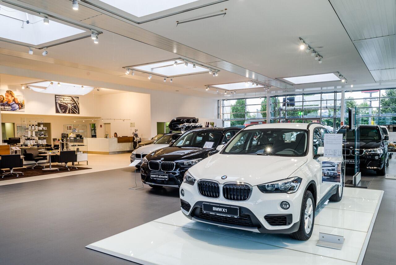 showroom-image-top