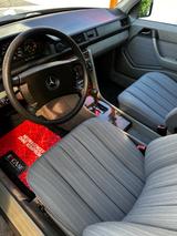 Mercedes-Benz E 260 /W124 | H-Kennzeichen | 1A-Zustand | TÜV N - Mercedes-Benz E 260 mit Benzin-Antrieb: Limousine