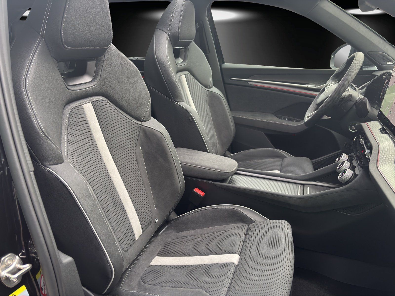 Fahrzeugabbildung SKODA Kodiaq Sportline 4x4 ACC+PANO+AHK+360°+STANDHEIZ