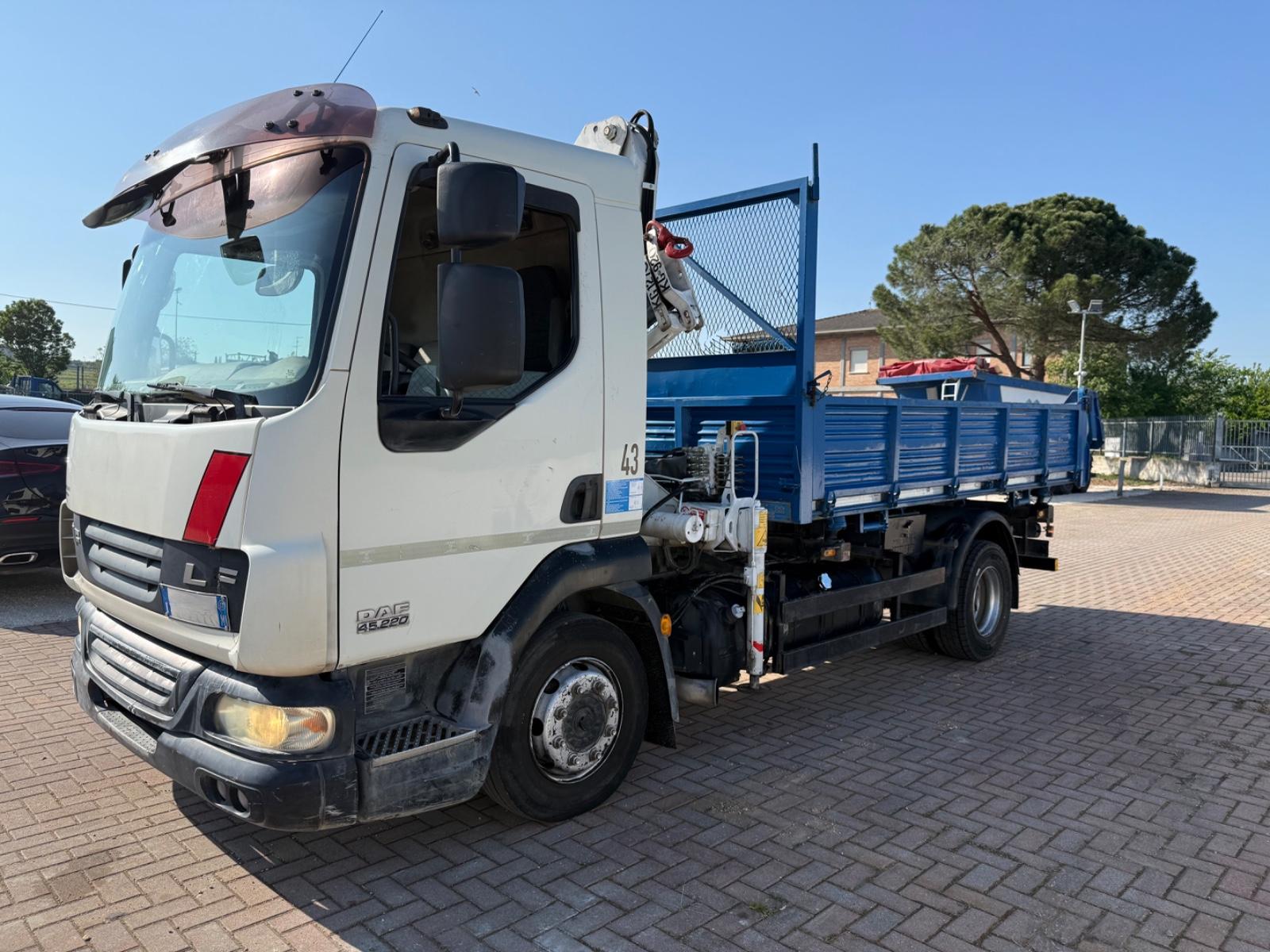 DAF LF45.220 Kipper mit Kran Bonfiglioli  P7.200/2SI