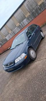 Volvo V40 1.6 Benzin TÜV 11/2026 - Volvo V40