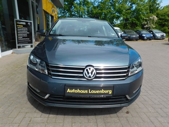 VW Passat Lim.+KLIMA+SHZ+AHK+APS