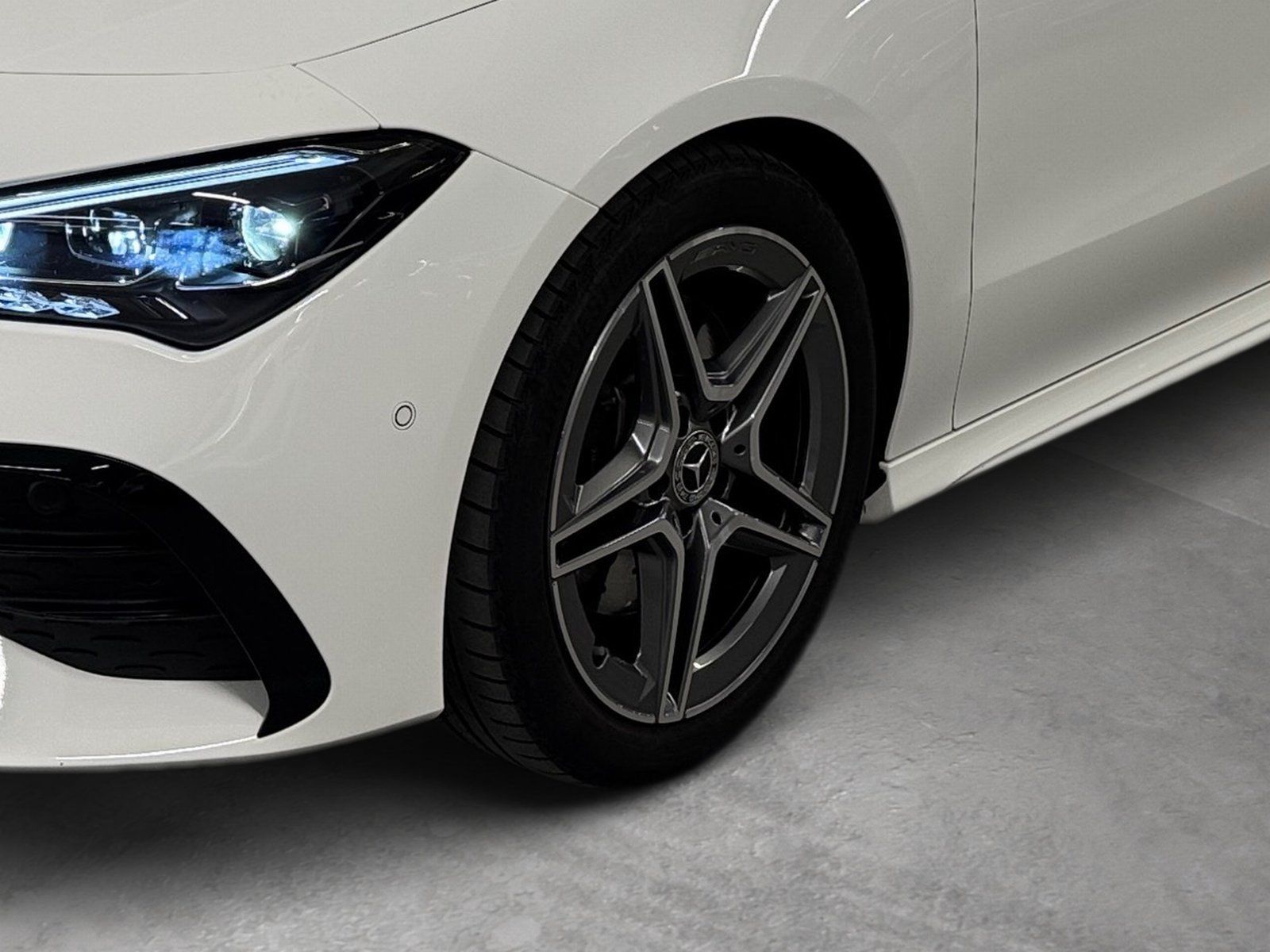 Fahrzeugabbildung Mercedes-Benz CLA 200 AMG Prem Plus*Pano*HUD*360*Totwink*Memo*