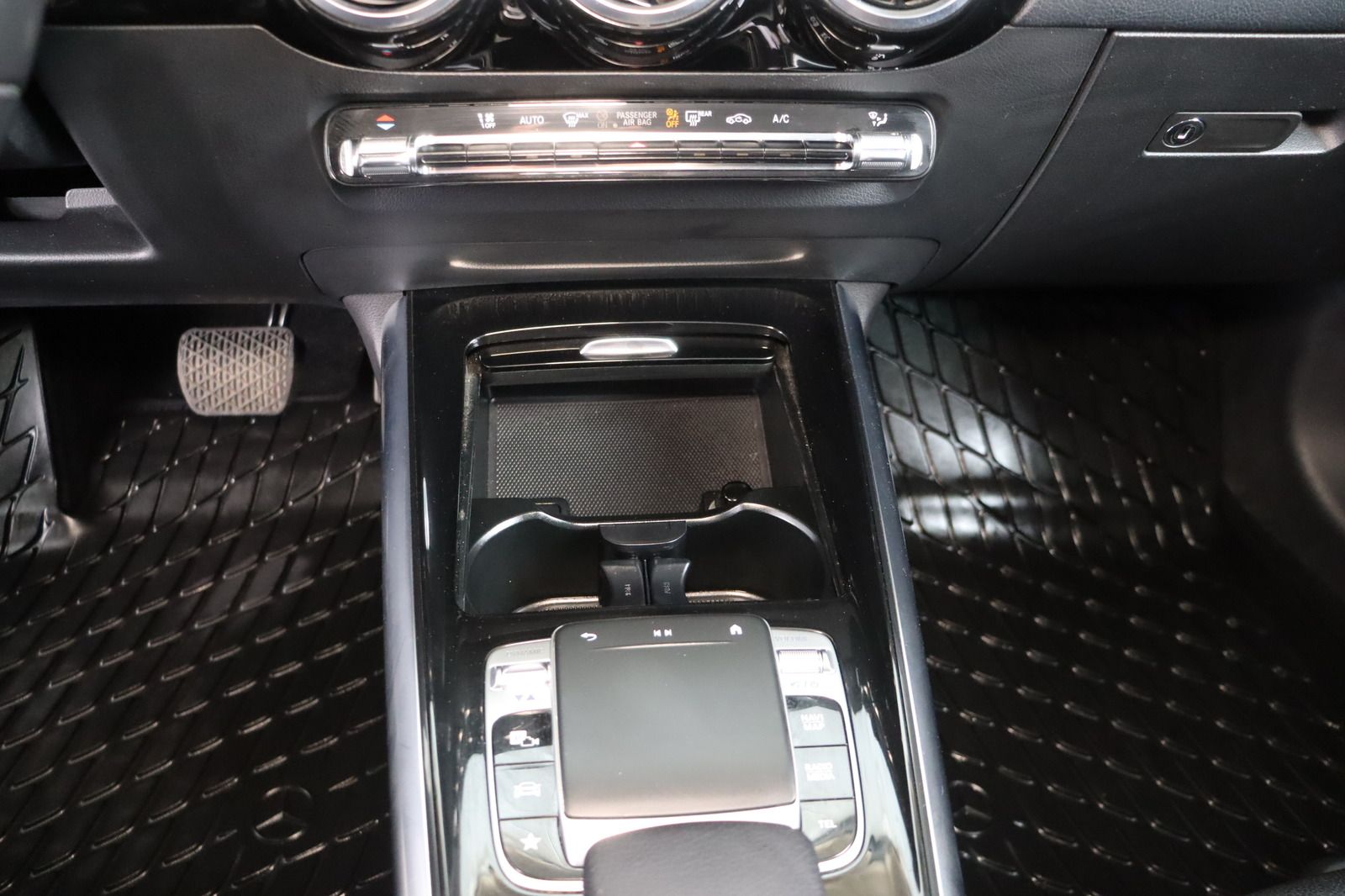 Fahrzeugabbildung Mercedes-Benz B 200 * LED * Navi * Leder
