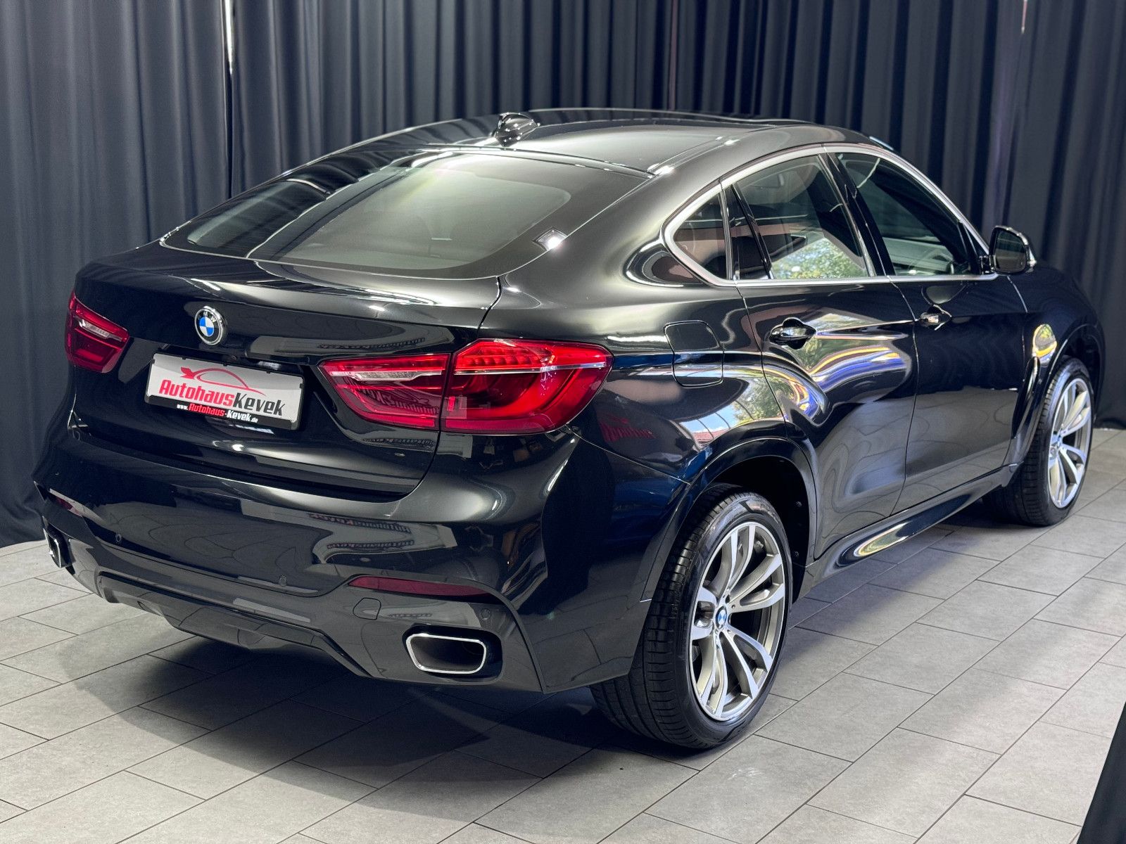 Fahrzeugabbildung BMW X6 40d xDrive*M-PAKET*AHK*NAVI *SOFT-CLOSE