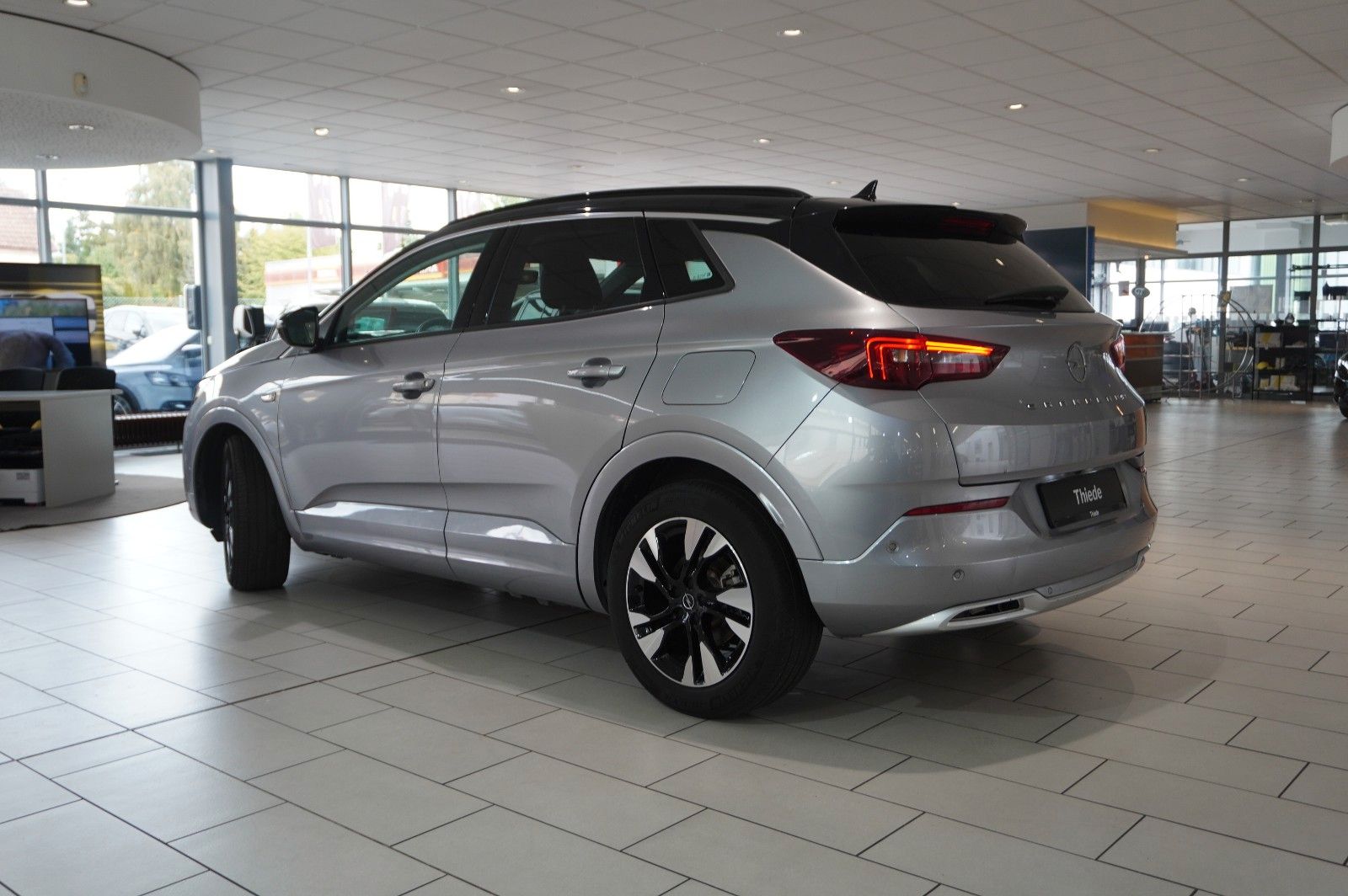 Fahrzeugabbildung Opel Grandland (X) ULTIMATE 4HYBRID NAVI/LED/SPORT/SH