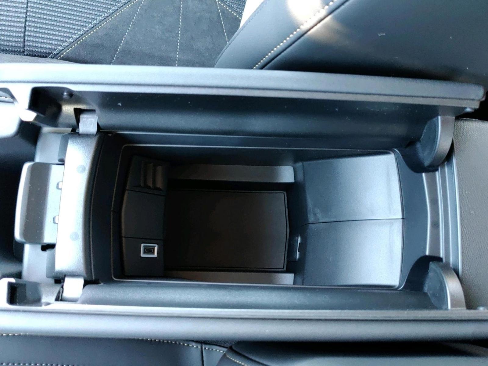 DS Automobiles Nº4 ÉTOILE + Alcantara HYBRID 145 PS