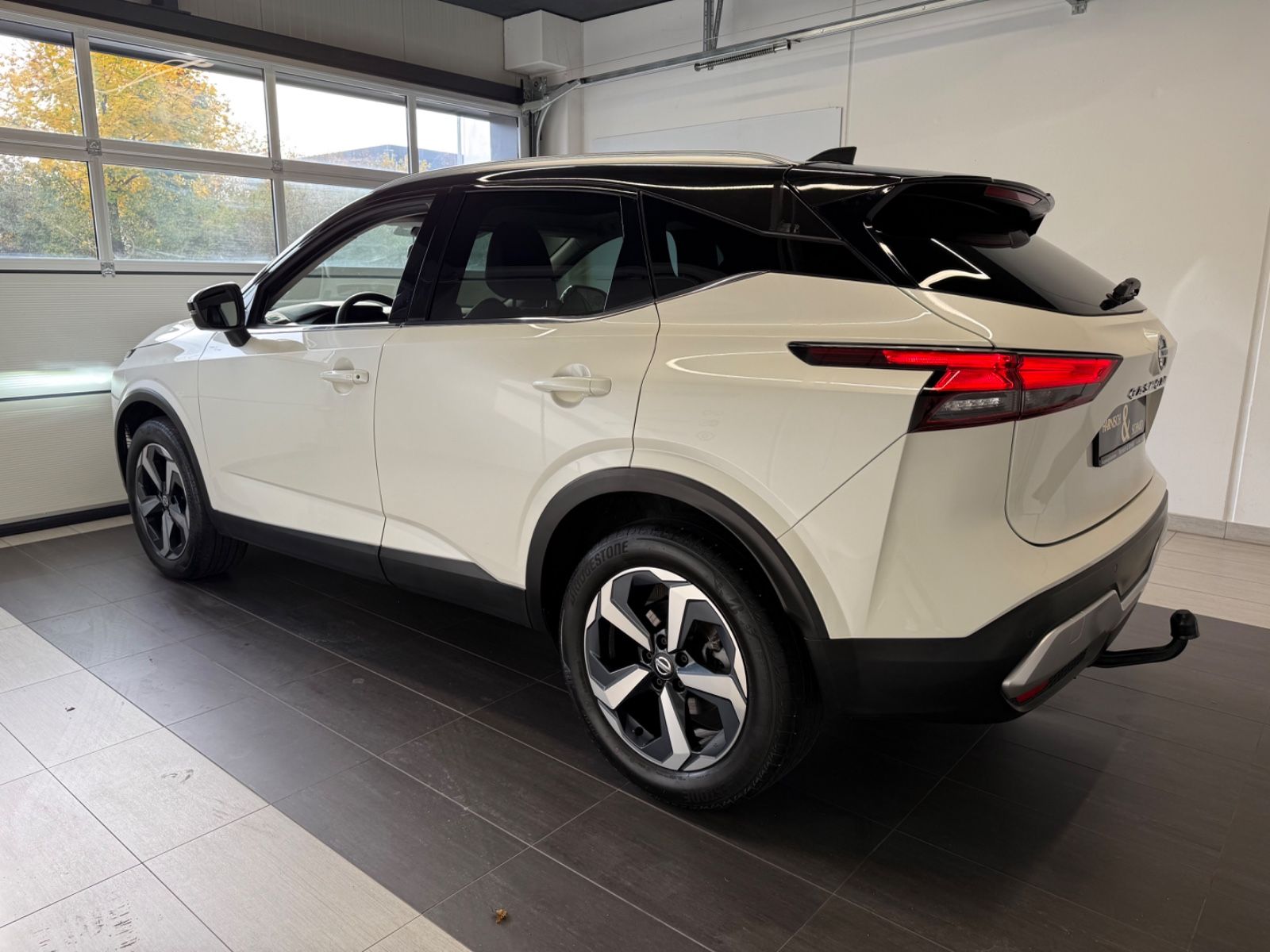 Fahrzeugabbildung Nissan Qashqai Premiere 360° Kamera, Navi, Winterpaket,