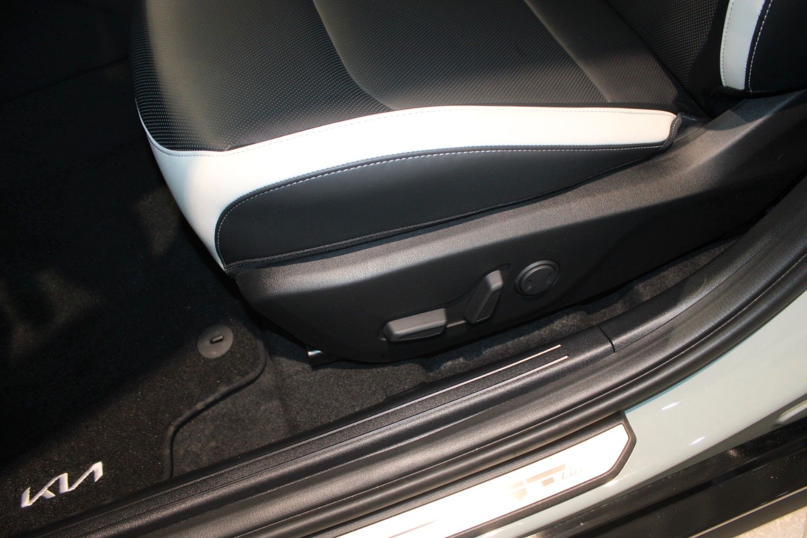 Fahrzeugabbildung Kia K4 1.6 132 kW GT-Line Sportswagon SCHIEBEDACH
