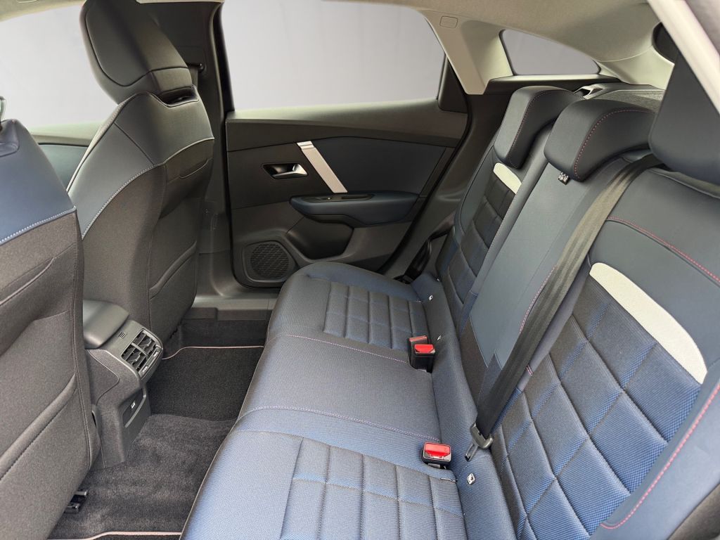 Fahrzeugabbildung Citroën C4 Hybrid 145 COLLECTION + Winter Paket