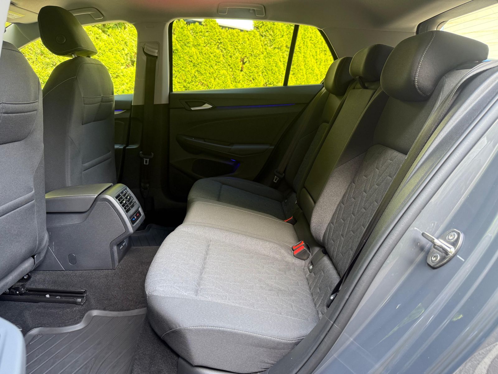 Fahrzeugabbildung Volkswagen Golf Lim. 2.0 TDI DSG Goal LED+KAM+ACC+SHZ+CARPL