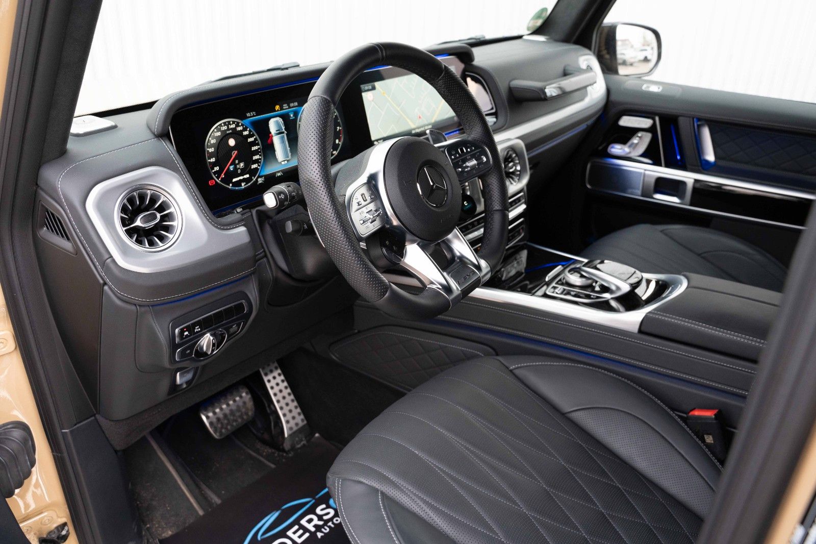 Fahrzeugabbildung Mercedes-Benz G 63AMG INDIVIDUAL BURM PANO 360° 22"AMG NIGHT