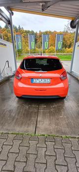 Peugeot 208 1.6 Allure BlueHDi 120 STOP & START Allure - Peugeot 208 Allure mit Diesel-Antrieb