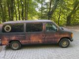 Ford Econoline - Ford Econoline mit Benzin-Antrieb: Automatik