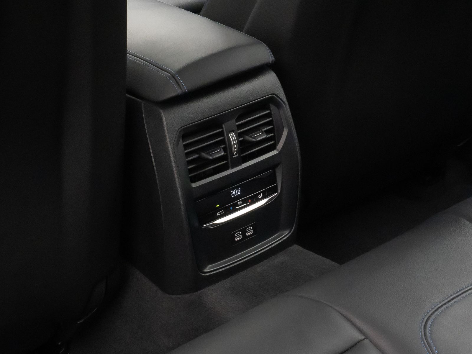 Fahrzeugabbildung BMW 318d M Sport DAB HUD CockPitPro Lordos PDC Leder